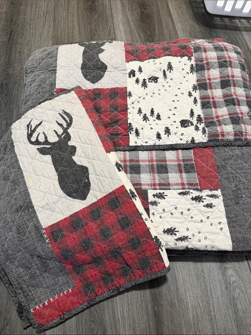 Cuddl Duds Red, Gray & Cream Deer Patchwork Quilt
